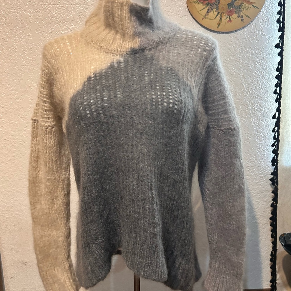 Two-Tone Turtleneck Sweater in Gray and Cream